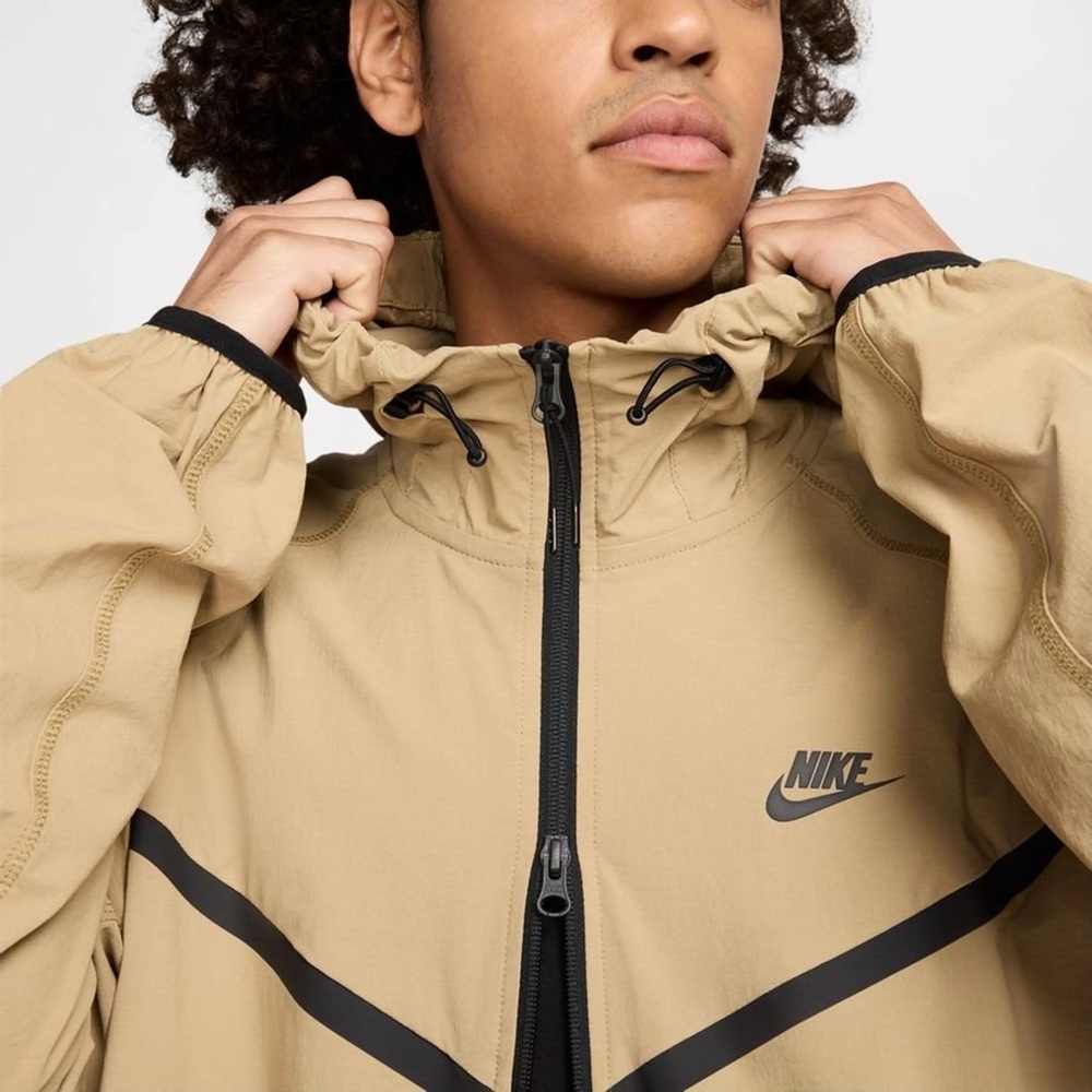 New Nike Tech Woven Jacket Beige Tan Black Hooded Zip Coat Windbreaker Mens - Picture 6 of 8